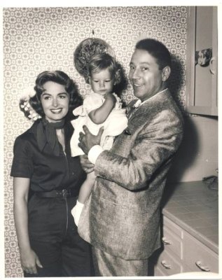 Donna Reed Mary Tony in kitchen Set AOL.jpg