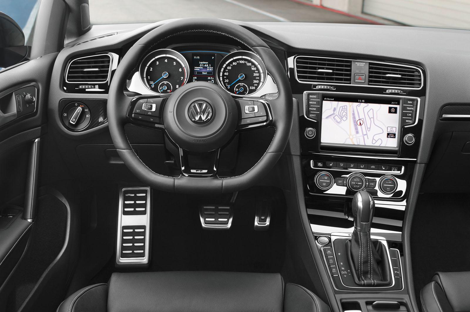 2014-Volkswagen-Golf-R-Interior.jpg