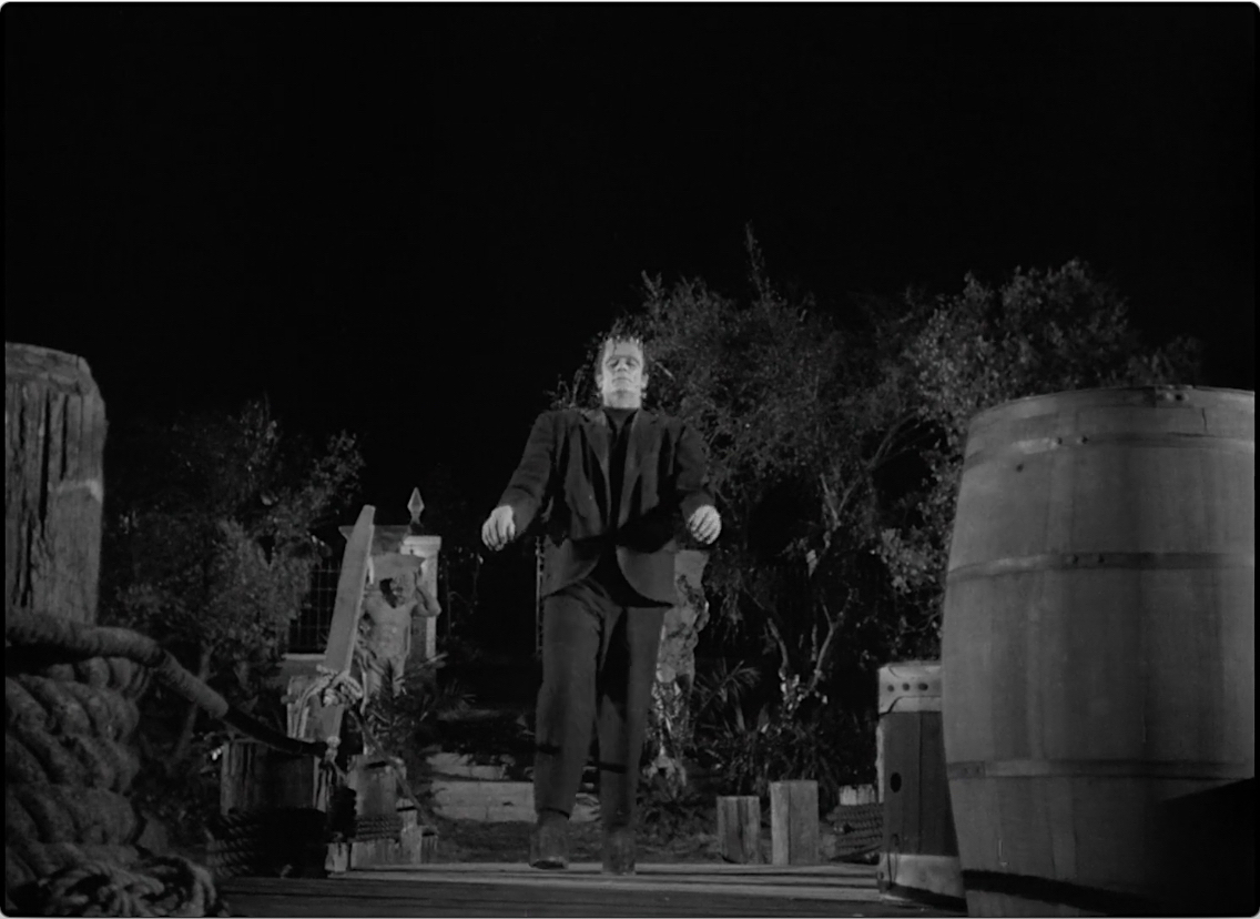 Abbott and Costello Meet Frankenstein (1948)-67.jpg