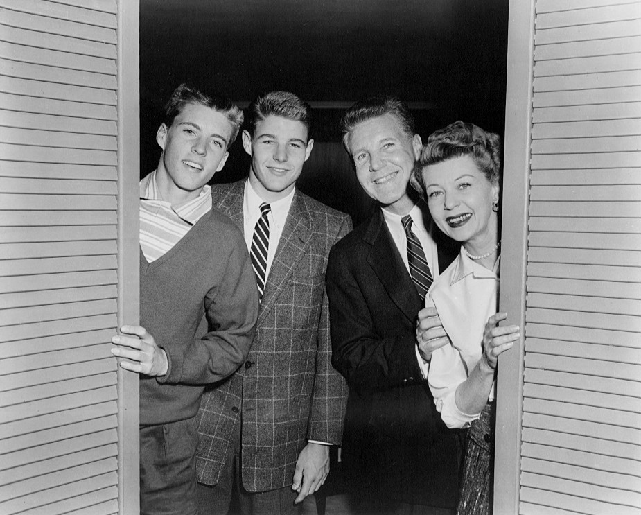 Adv_of_Ozzie_and_Harriet_Nelson_Family_1956_No_2.jpg