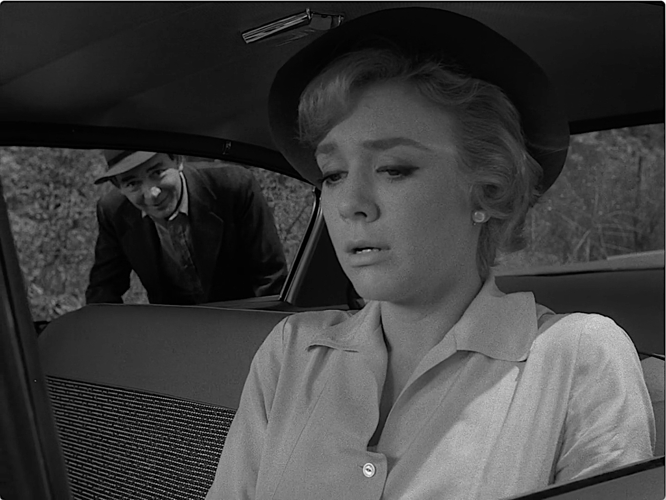 S01E16 The Hitch-Hiker (Jan.22.1960)-15.jpg
