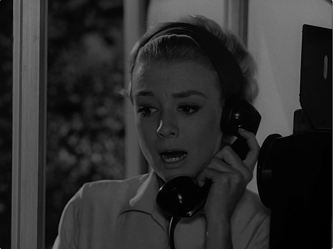S01E16 The Hitch-Hiker (Jan.22.1960)-33.jpg