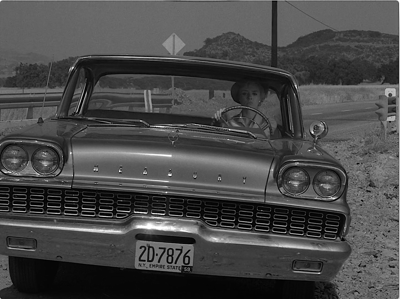 S01E16 The Hitch-Hiker (Jan.22.1960)-7.jpg
