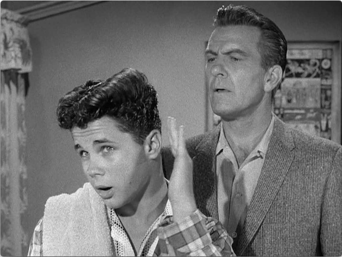 S02E34 Wally's Haircomb (May.21.1959)-20.jpg