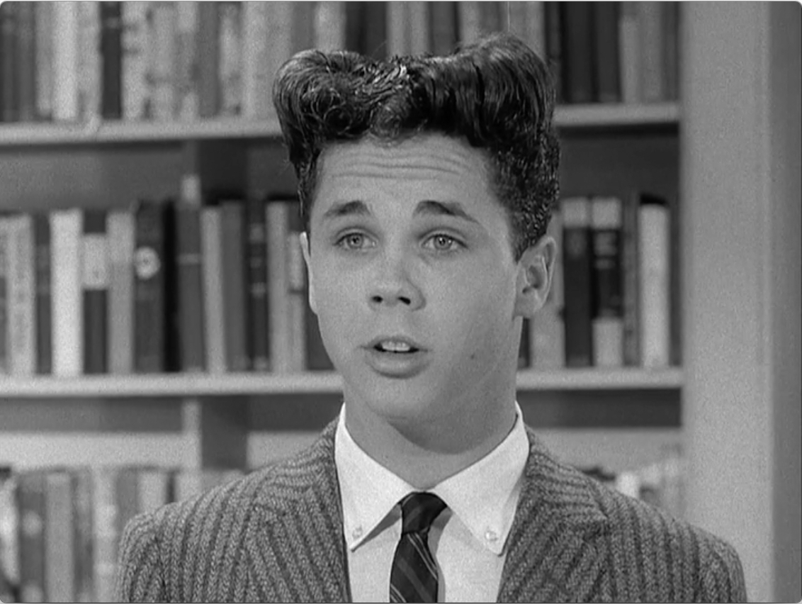 S02E34 Wally's Haircomb (May.21.1959)-8.jpg