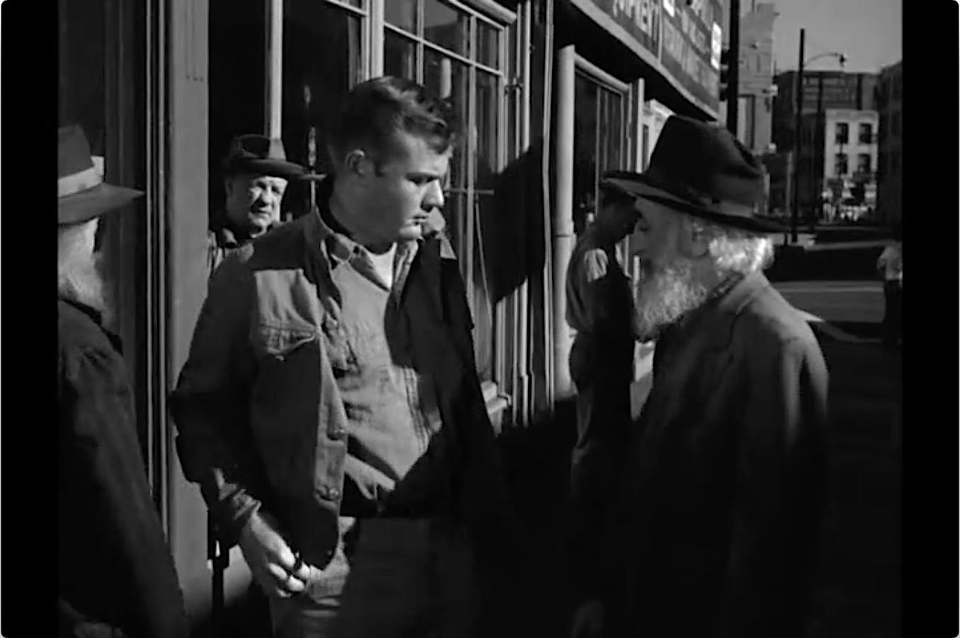 S03E18 Suppose I Said I was the Queen of Spain (Feb.08.1963)-41.jpg