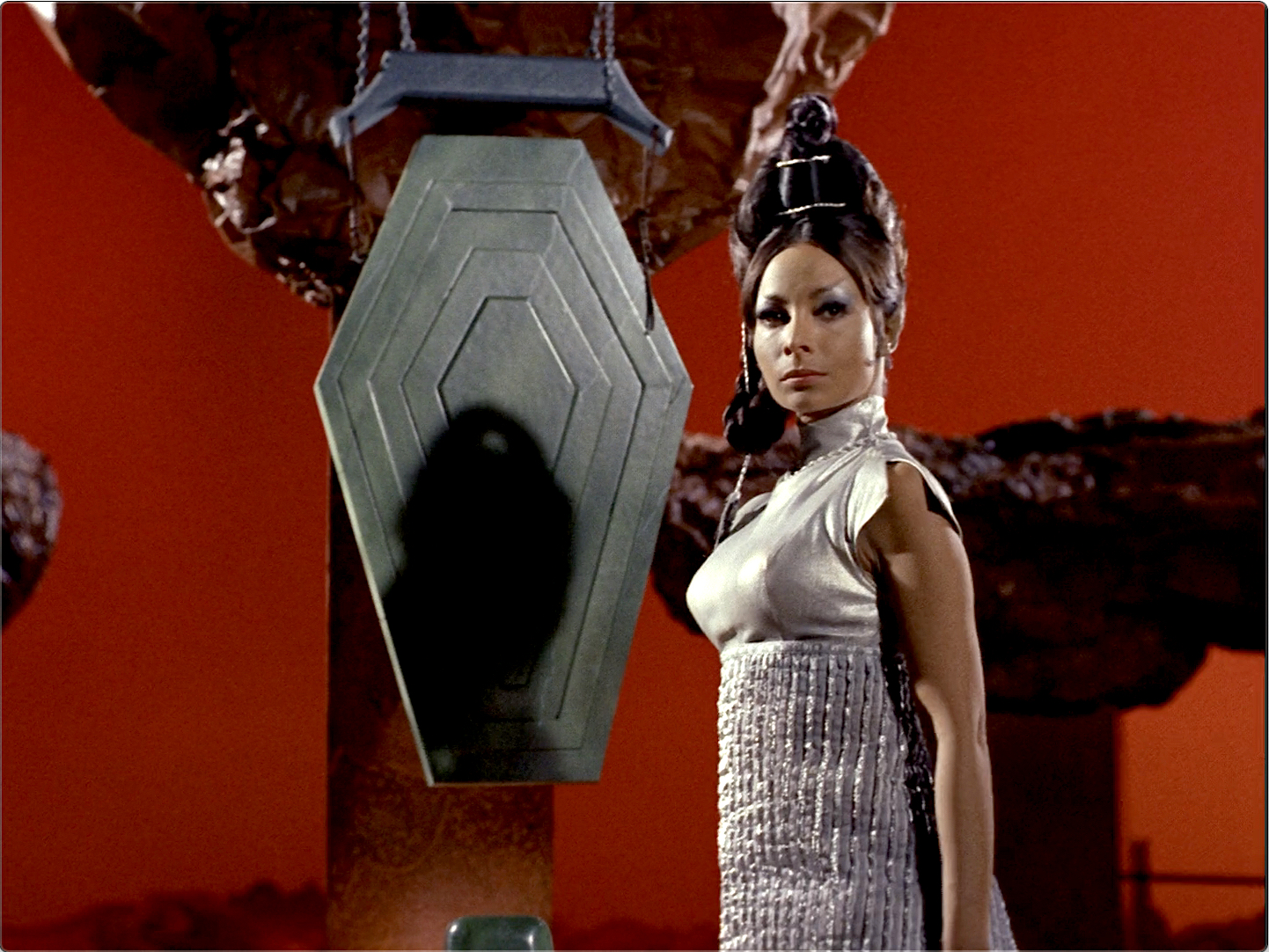 Star Trek S02E01 Amok Time (Sep.15.1967)-4.jpg