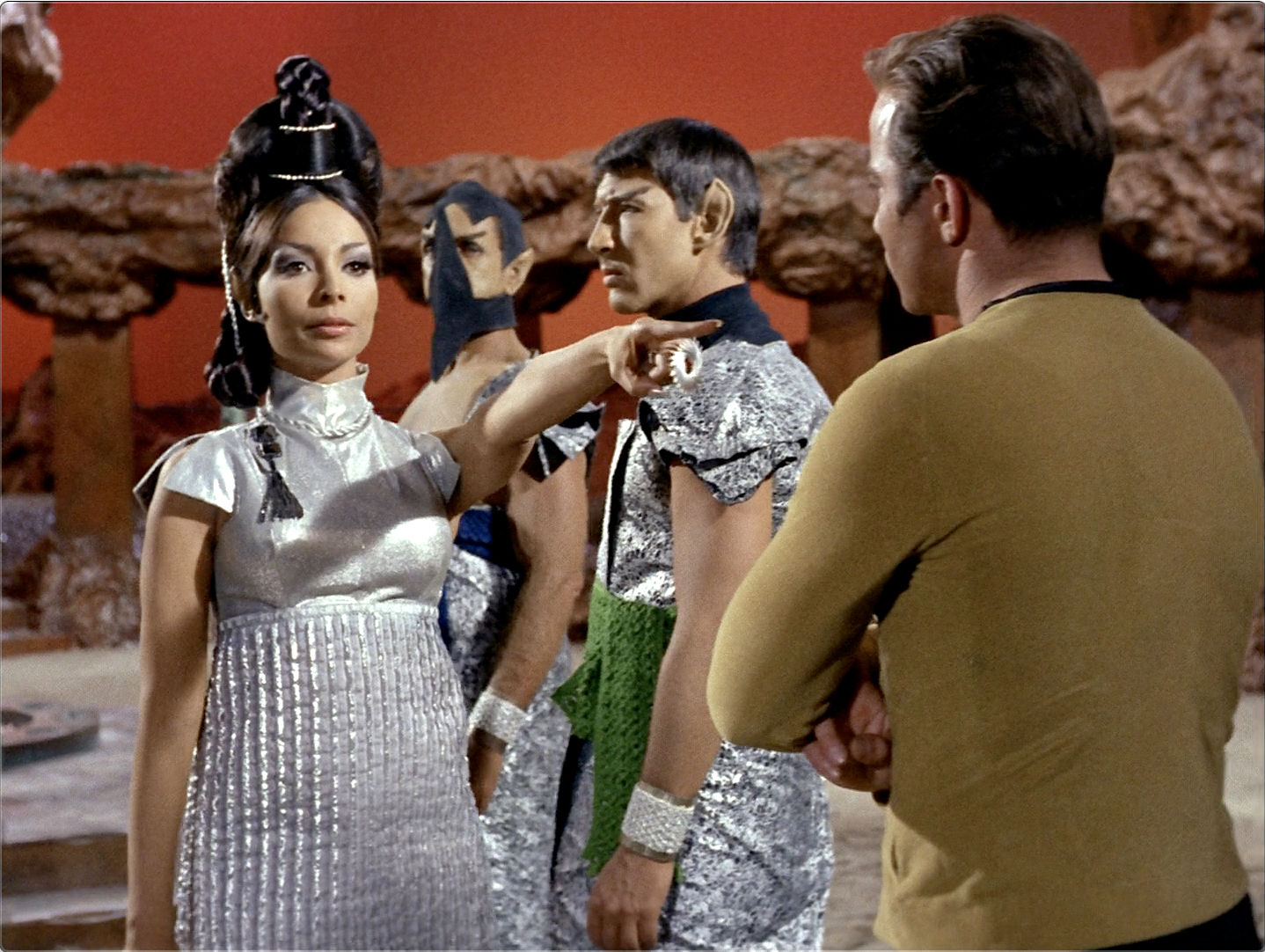 Star Trek S02E01 Amok Time (Sep.15.1967)-8.jpg