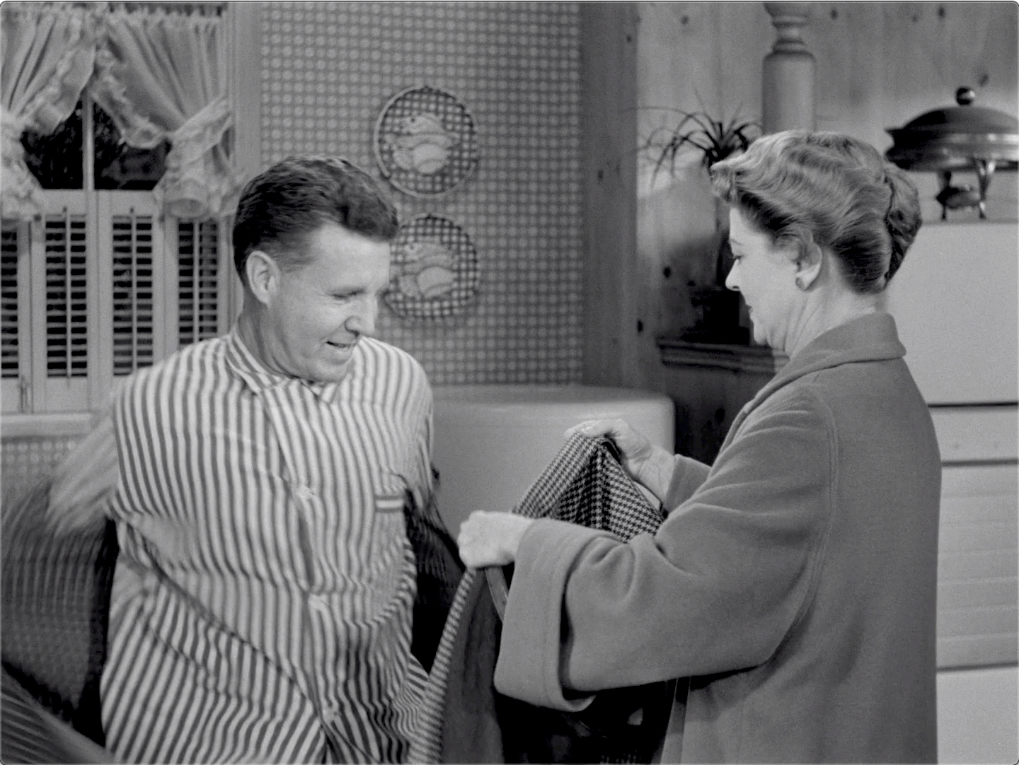 The Adventures of Ozzie and Harriet S06E10 Tutti-Frutti Ice Cream (Dec.11.1957)-104.jpg