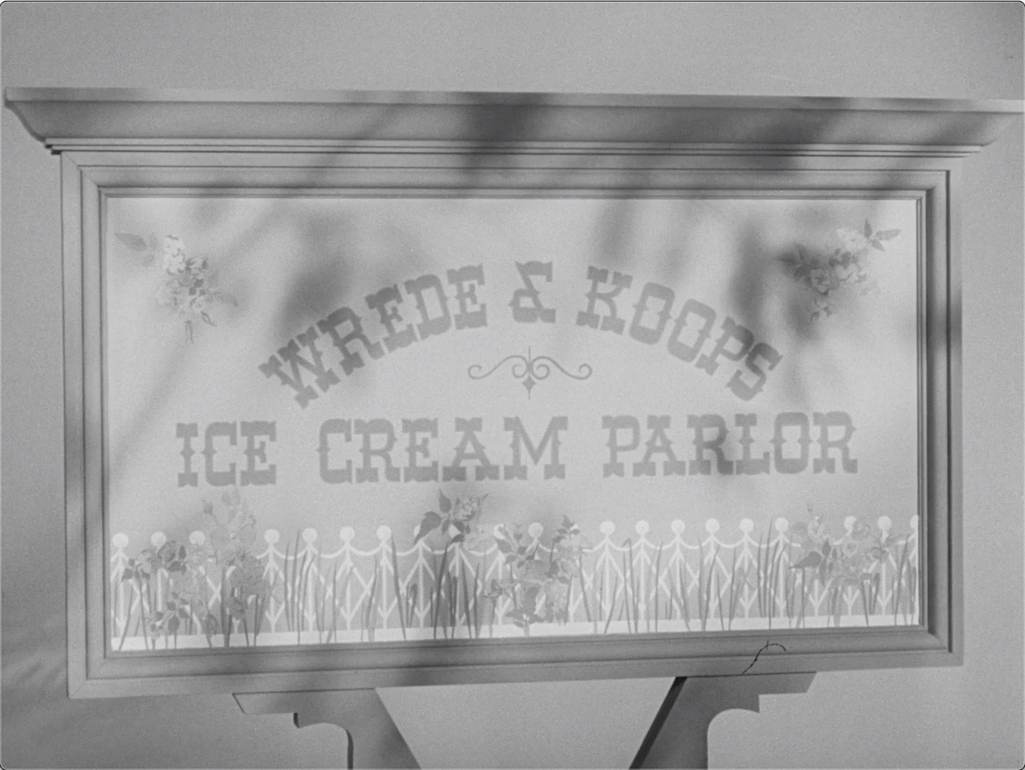 The Adventures of Ozzie and Harriet S06E10 Tutti-Frutti Ice Cream (Dec.11.1957)-17.jpg