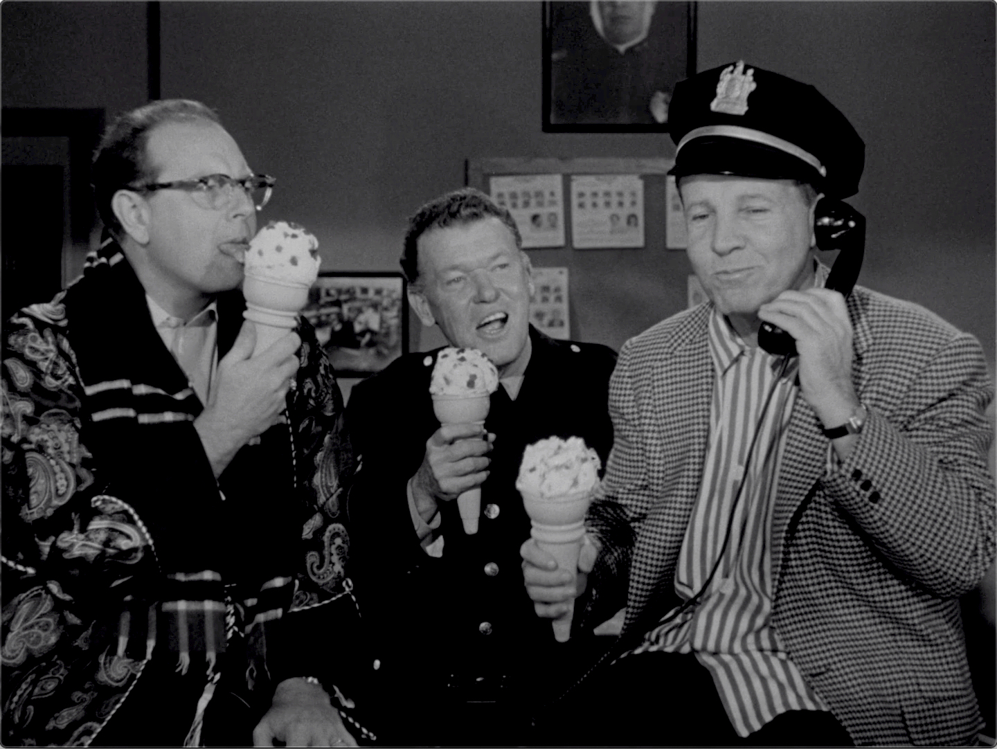 The Adventures of Ozzie and Harriet S06E10 Tutti-Frutti Ice Cream (Dec.11.1957)-173.jpg