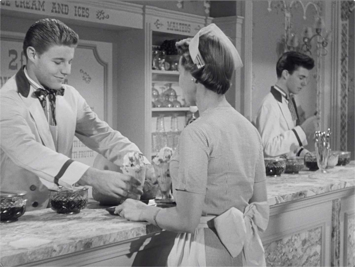 The Adventures of Ozzie and Harriet S06E10 Tutti-Frutti Ice Cream (Dec.11.1957)-18.jpg