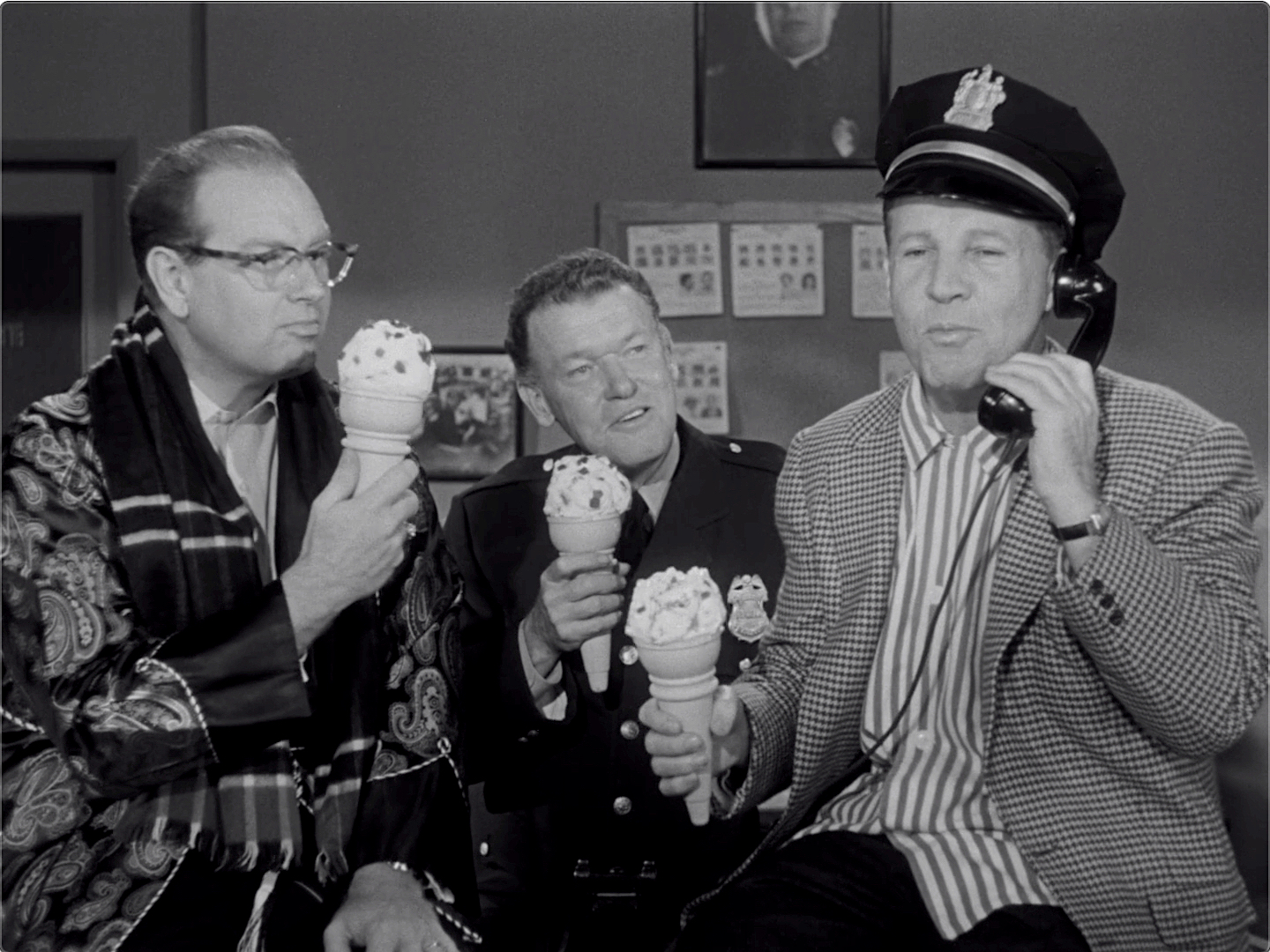 The Adventures of Ozzie and Harriet S06E10 Tutti-Frutti Ice Cream (Dec.11.1957)-34.jpg