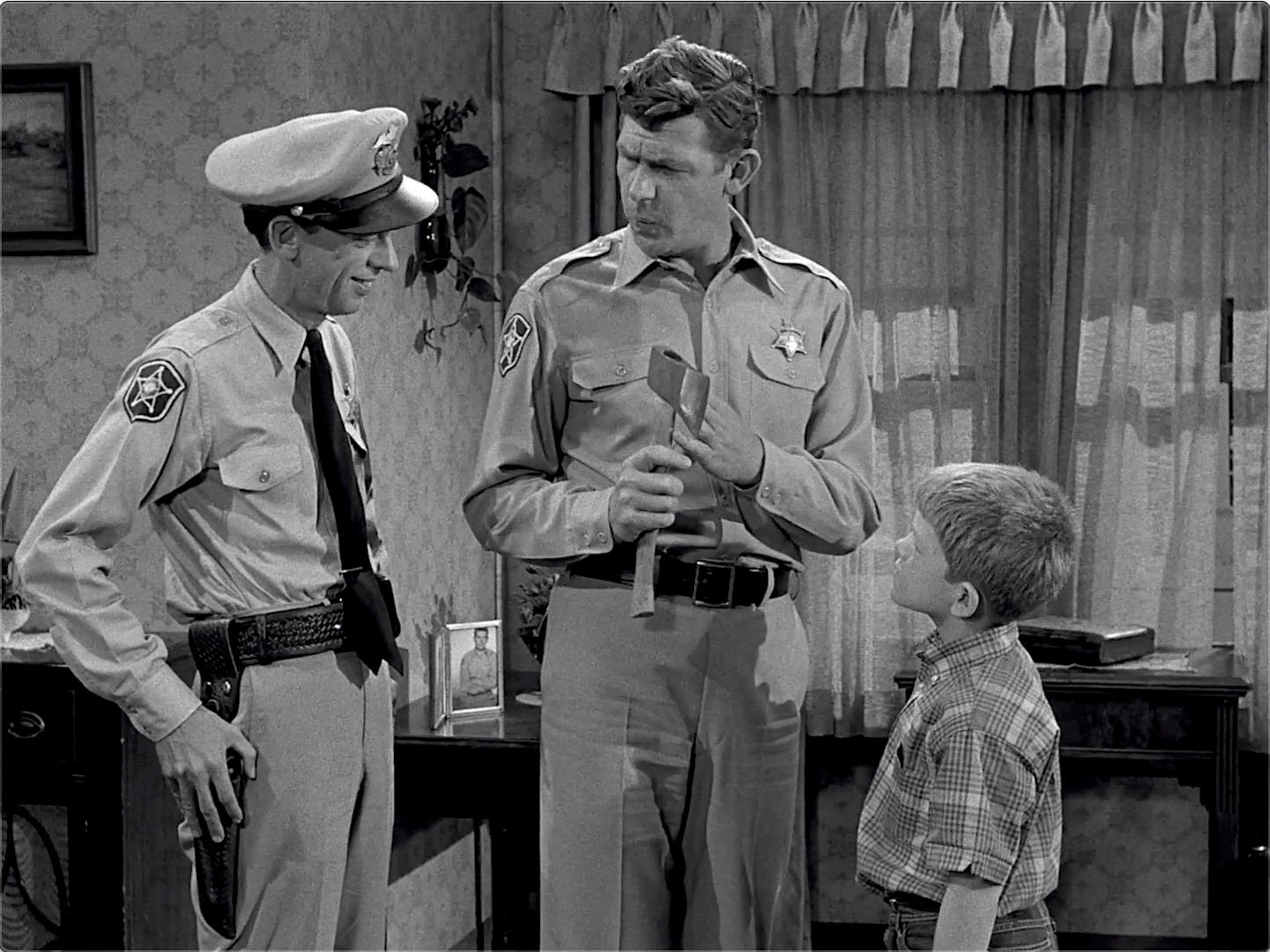 The Andy Griffith Show S03E01 Mr. McBeevee (Oct.01.1962)-34.jpg