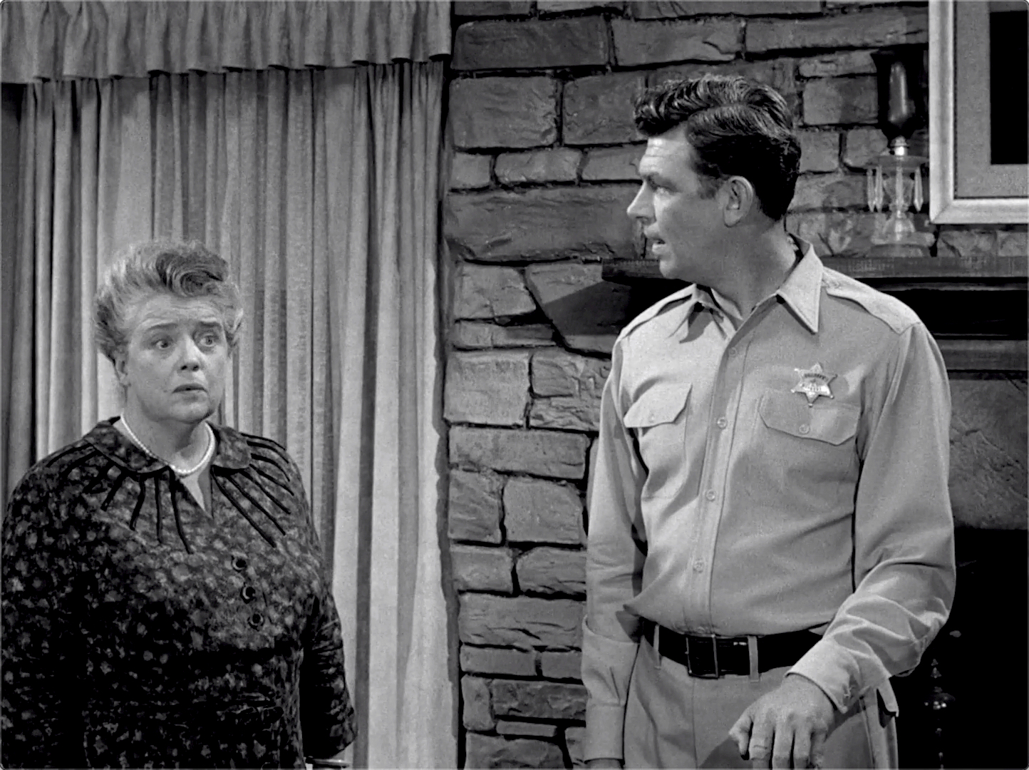 The Andy Griffith Show S04E05 Briscoe Declares for Aunt Bee (Oct.28.1963)-106.jpg