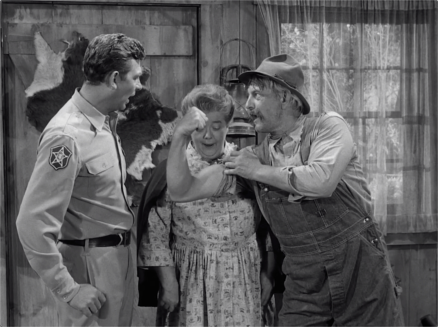 The Andy Griffith Show S04E05 Briscoe Declares for Aunt Bee (Oct.28.1963)-163.jpg
