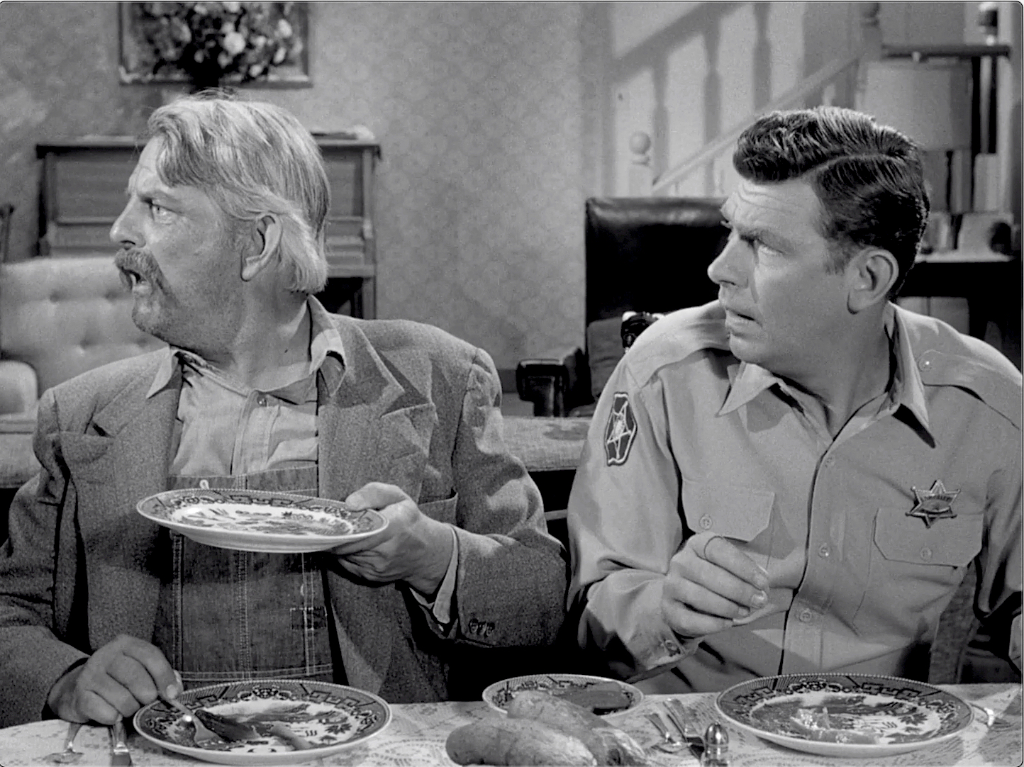 The Andy Griffith Show S04E05 Briscoe Declares for Aunt Bee (Oct.28.1963)-22.jpg