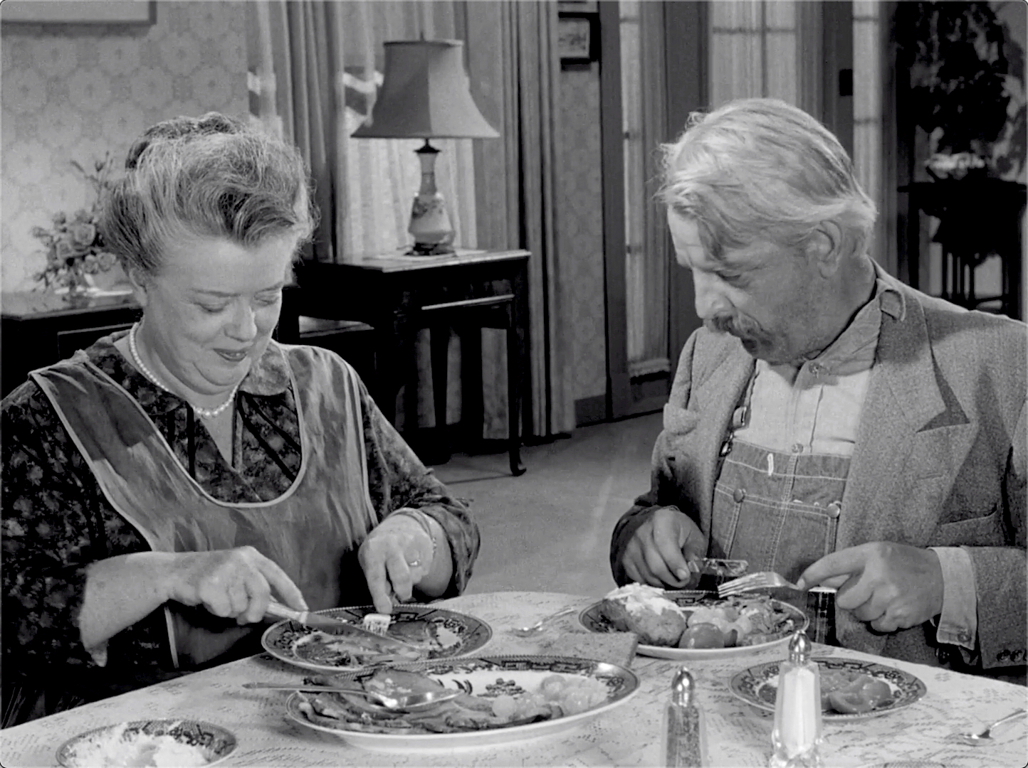 The Andy Griffith Show S04E05 Briscoe Declares for Aunt Bee (Oct.28.1963)-71.jpg
