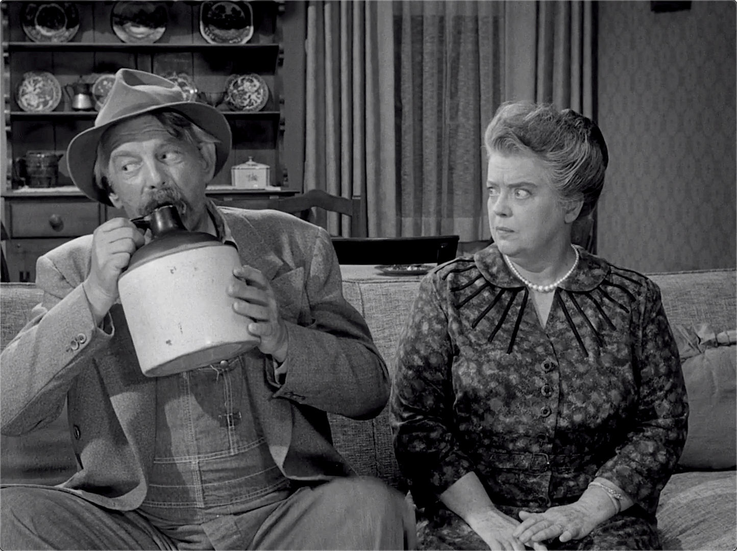 The Andy Griffith Show S04E05 Briscoe Declares for Aunt Bee (Oct.28.1963)-89.jpg