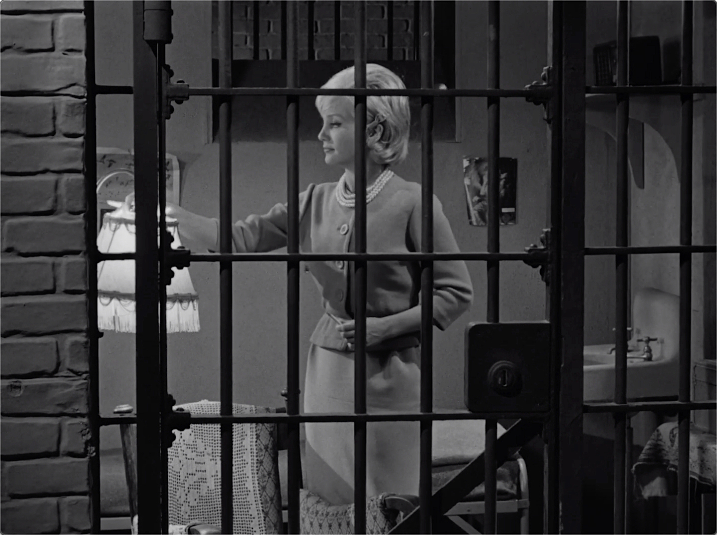 The Andy Griffith Show S04E18 Prisoner Of Love (Feb.10.1964)-53.jpg