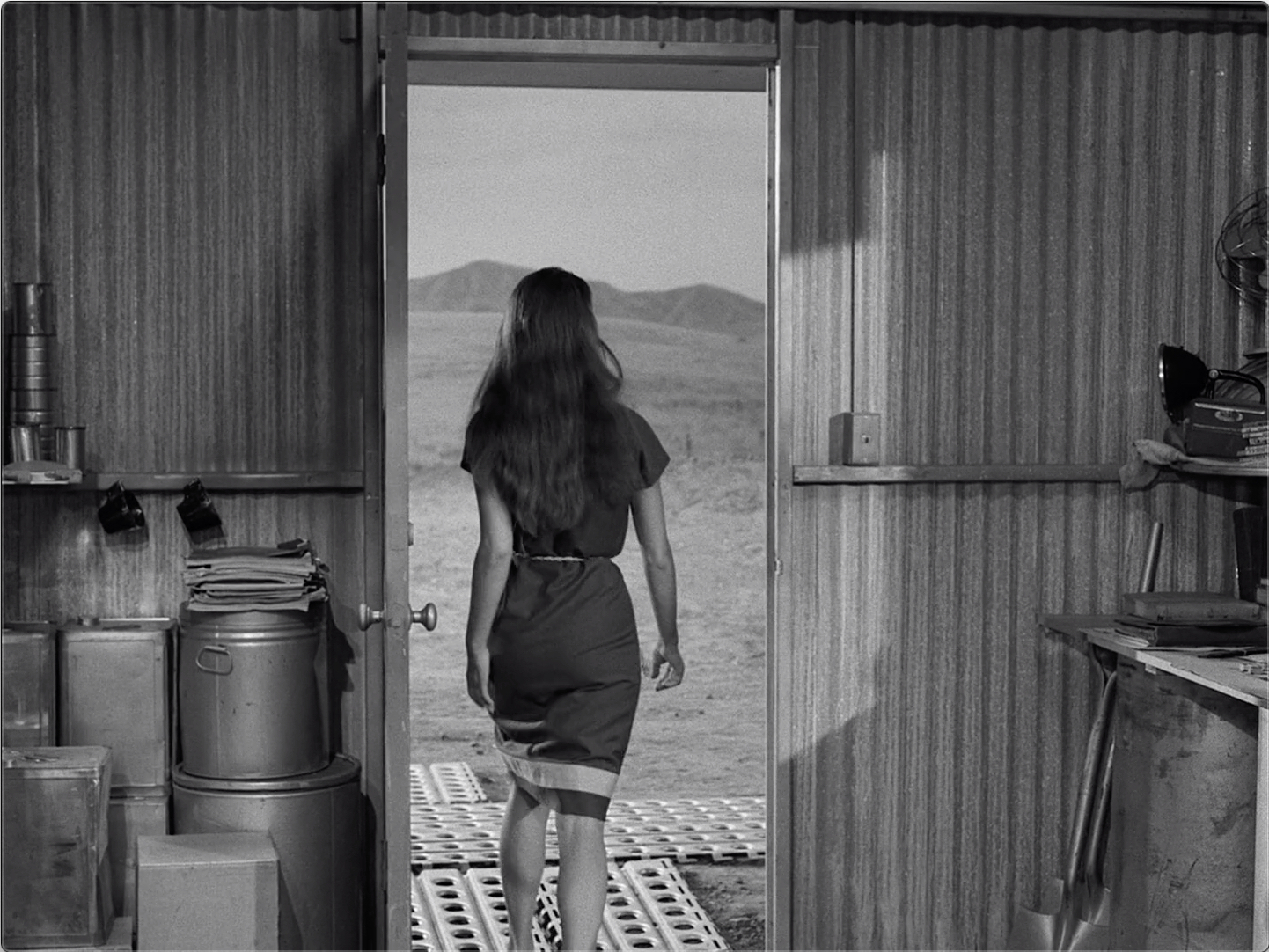The Twilight Zone S01E07 The Lonely (Nov.13.1959)-50.jpg