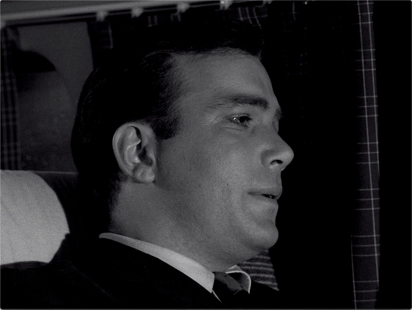 The Twilight Zone S05E03 Nightmare at 20,000 Feet (Oct.11.1963)-109.jpg