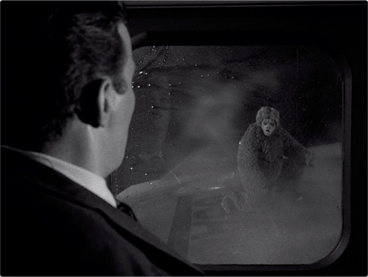 The Twilight Zone S05E03 Nightmare at 20,000 Feet (Oct.11.1963)-140.jpg