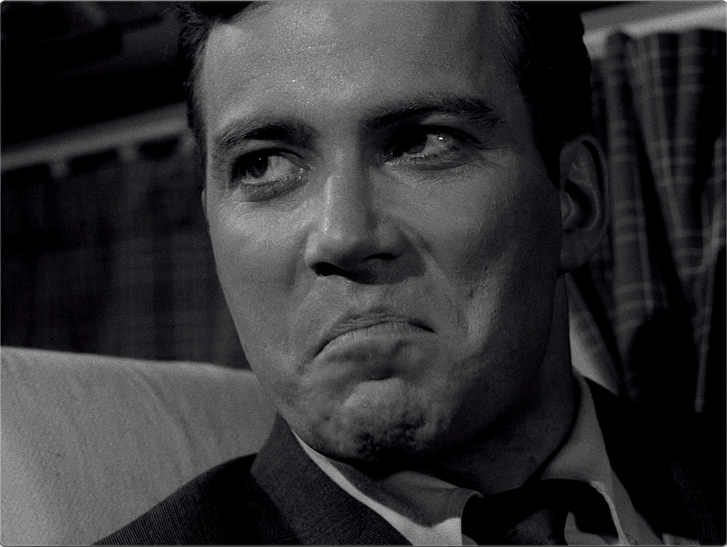 The Twilight Zone S05E03 Nightmare at 20,000 Feet (Oct.11.1963)-181.jpg