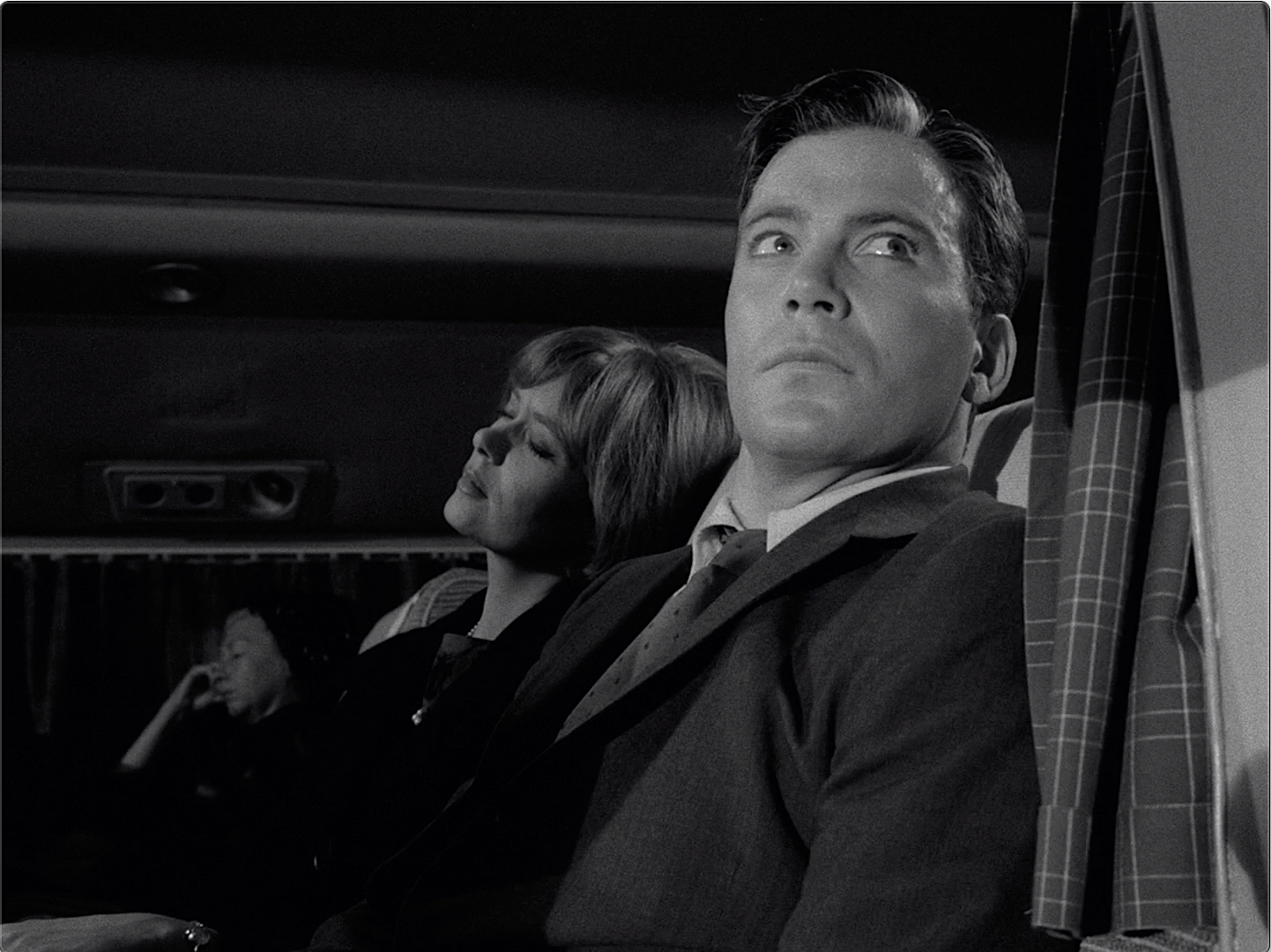 The Twilight Zone S05E03 Nightmare at 20,000 Feet (Oct.11.1963)-228.jpg