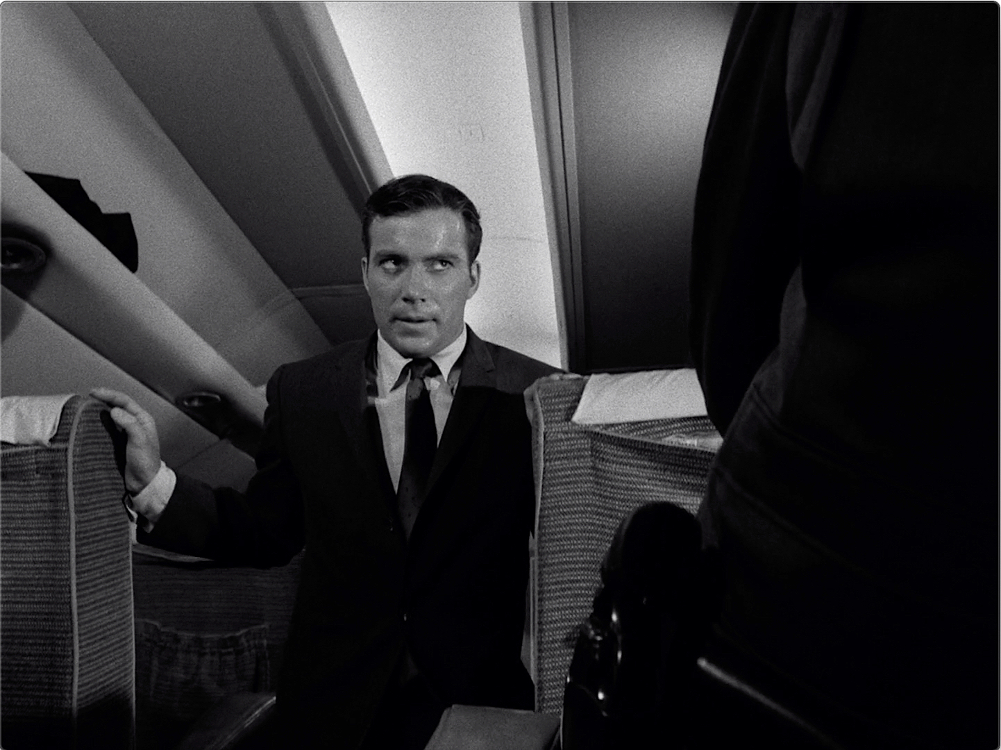 The Twilight Zone S05E03 Nightmare at 20,000 Feet (Oct.11.1963)-244.jpg