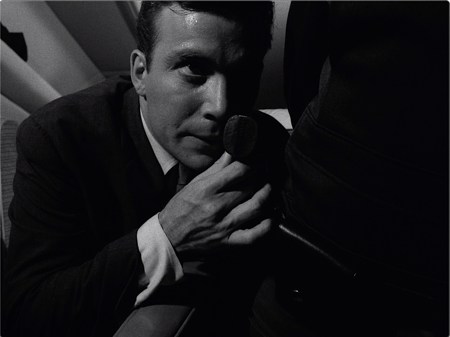 The Twilight Zone S05E03 Nightmare at 20,000 Feet (Oct.11.1963)-248.jpg
