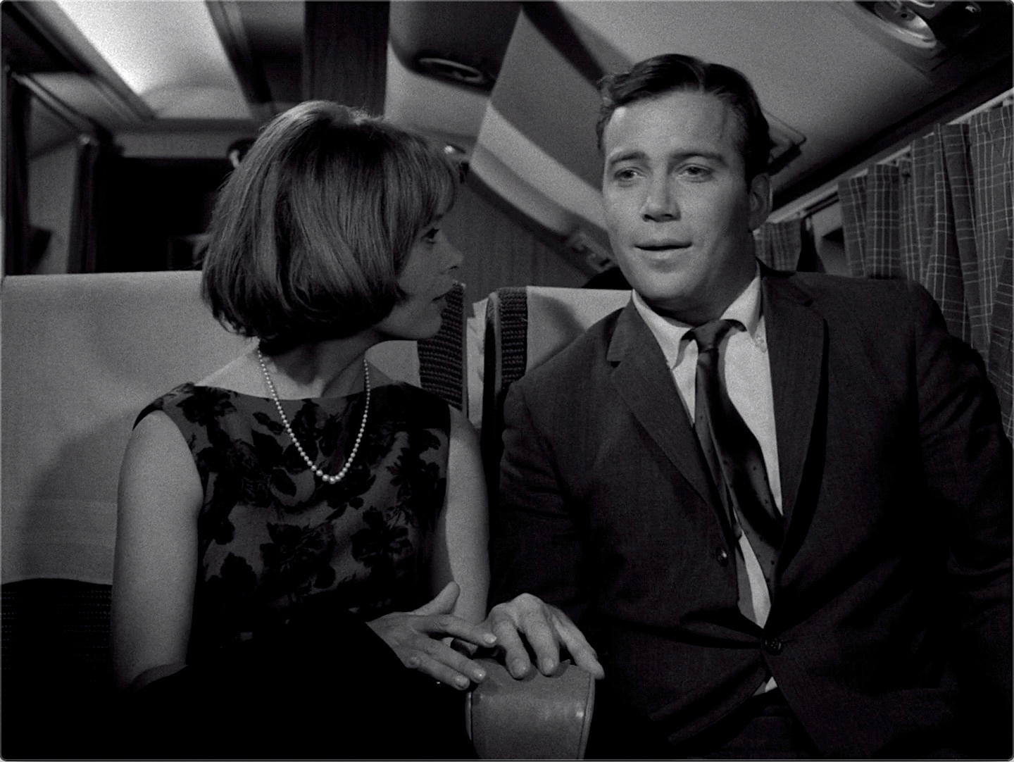 The Twilight Zone S05E03 Nightmare at 20,000 Feet (Oct.11.1963)-39.jpg