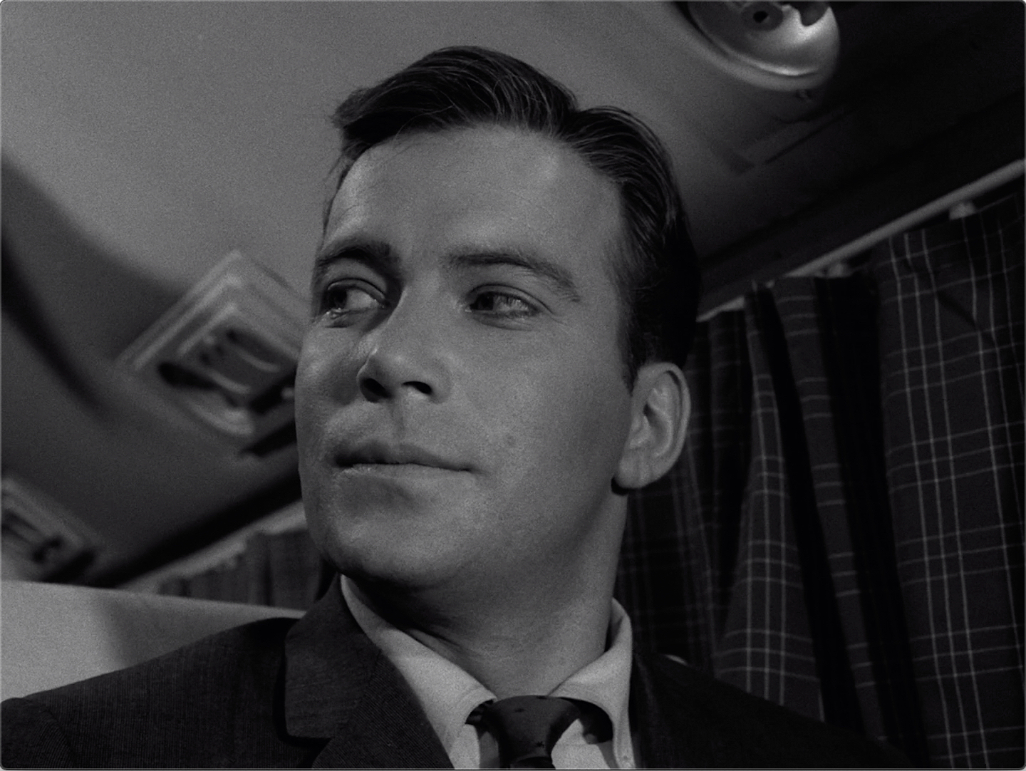 The Twilight Zone S05E03 Nightmare at 20,000 Feet (Oct.11.1963)-48.jpg