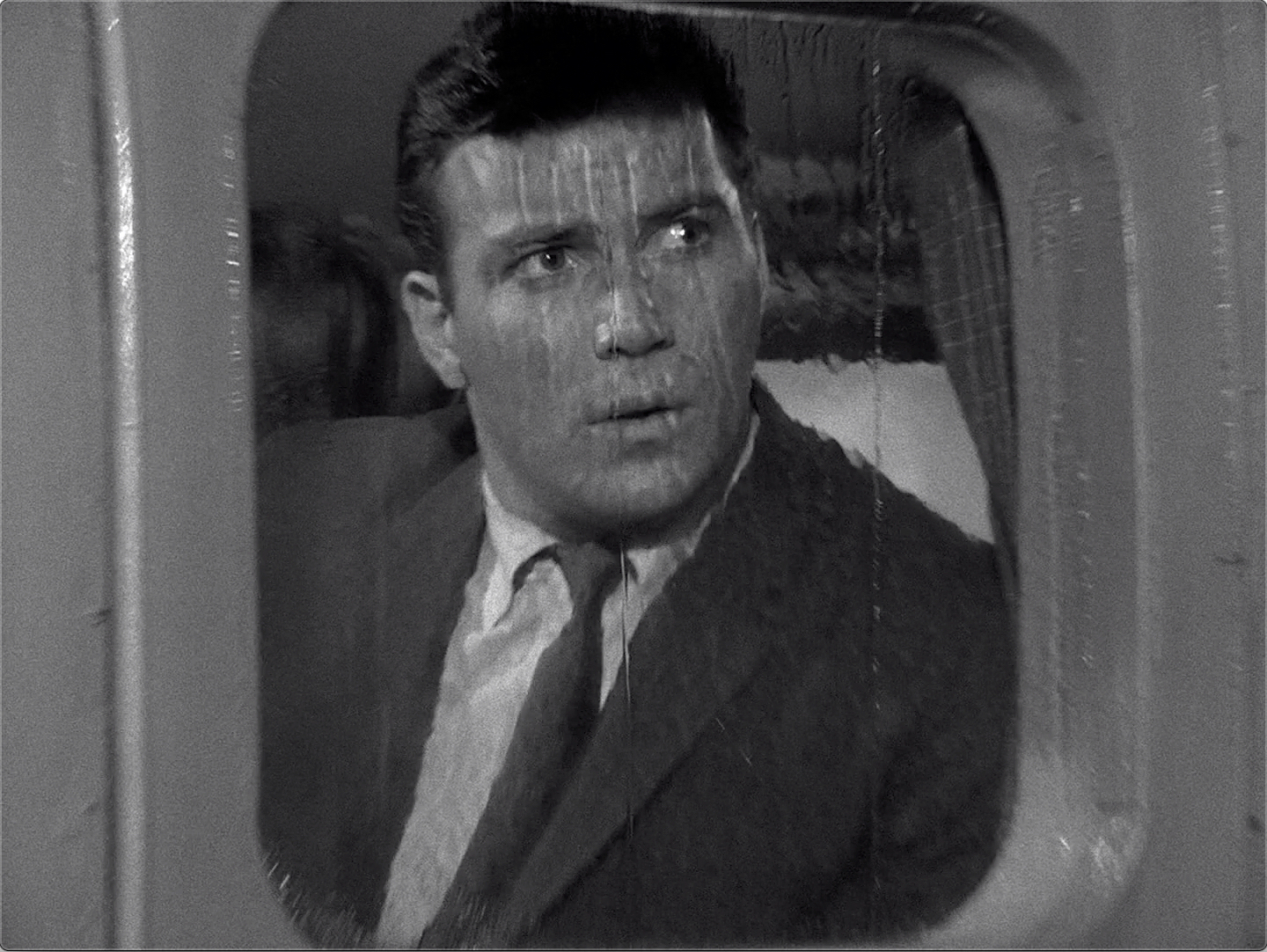 The Twilight Zone S05E03 Nightmare at 20,000 Feet (Oct.11.1963)-71.jpg