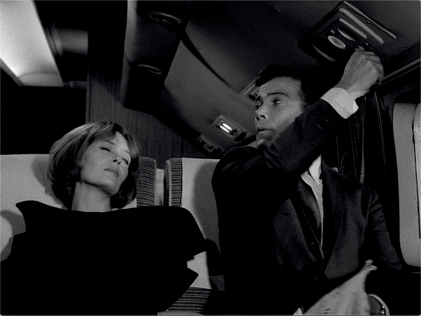 The Twilight Zone S05E03 Nightmare at 20,000 Feet (Oct.11.1963)-81.jpg