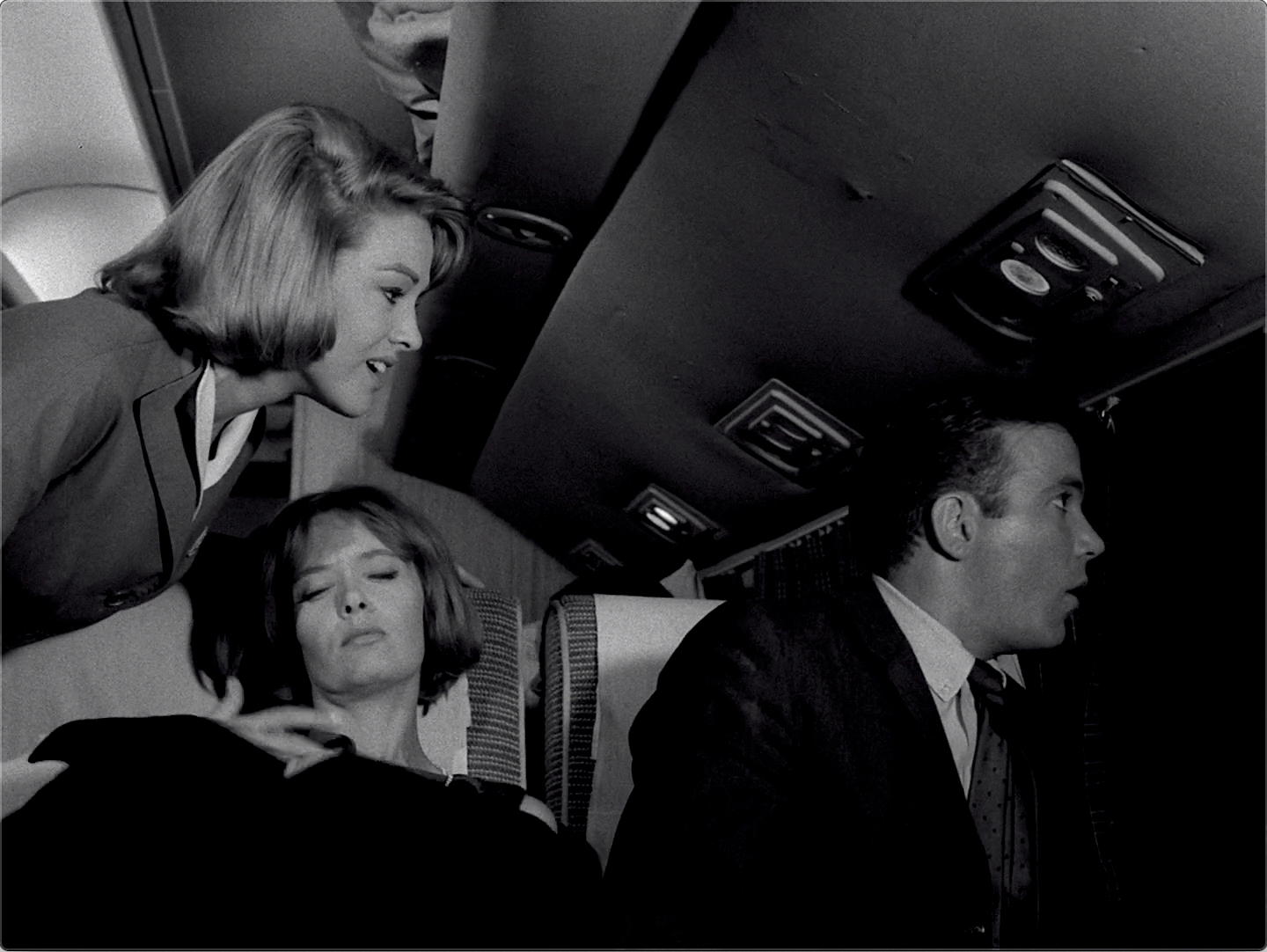 The Twilight Zone S05E03 Nightmare at 20,000 Feet (Oct.11.1963)-94.jpg