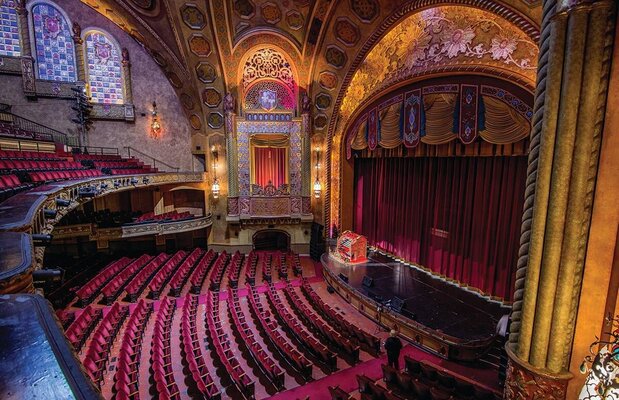 9-Glorious-Movie-Palaces-Still-Thrilling-Audiences-full-house-in-color-Alabama.inside.1200x776.jpg