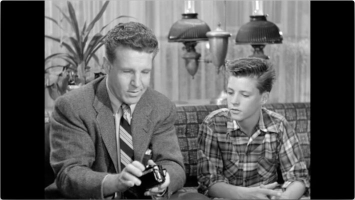 S02E18 The Camera (Jan.15.1954)-3.jpg