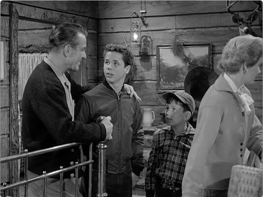 S02E13 Happy Weekend (Dec.25.1958)-11.jpg