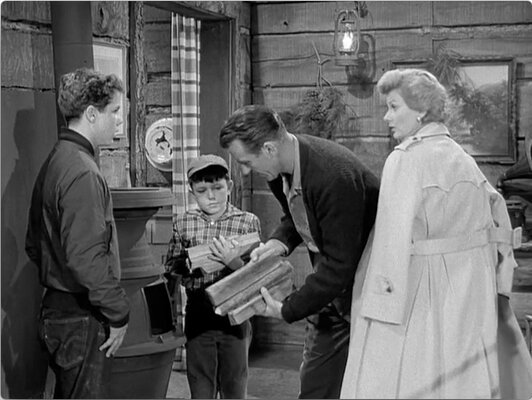 S02E13 Happy Weekend (Dec.25.1958)-15.jpg