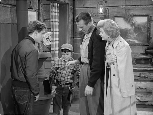 S02E13 Happy Weekend (Dec.25.1958)-17.jpg