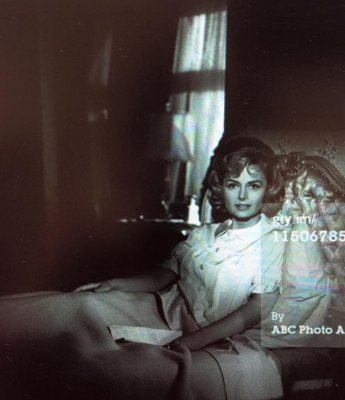 Donna Reed alone in bed.jpg