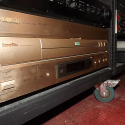 LASERDISC PLAYER