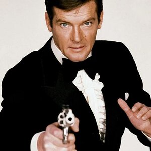 aaaJames-Bond-Roger-Moore.jpg