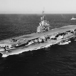 USS_Oriskany_(CV-34)_underway_at_sea_on_6_December_1950_(NH_97408).jpeg