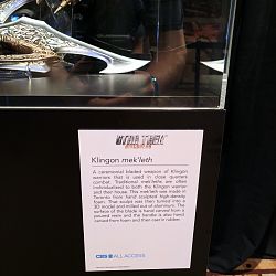 Klingon mek'leth description