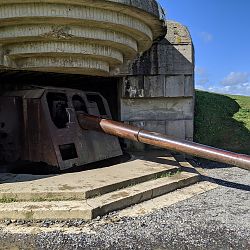 Longues-sur-Mer battery