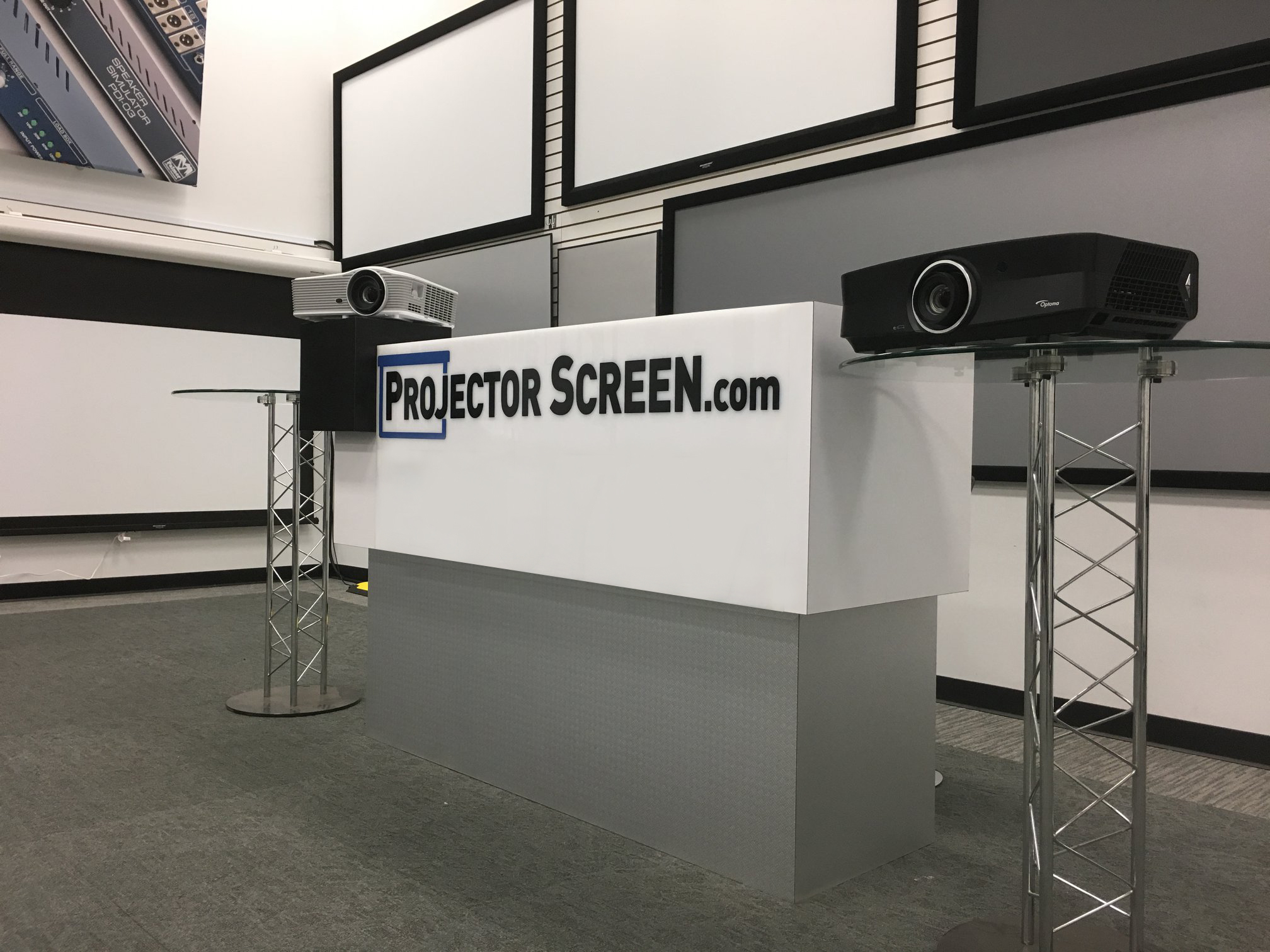 www.projectorscreen.com