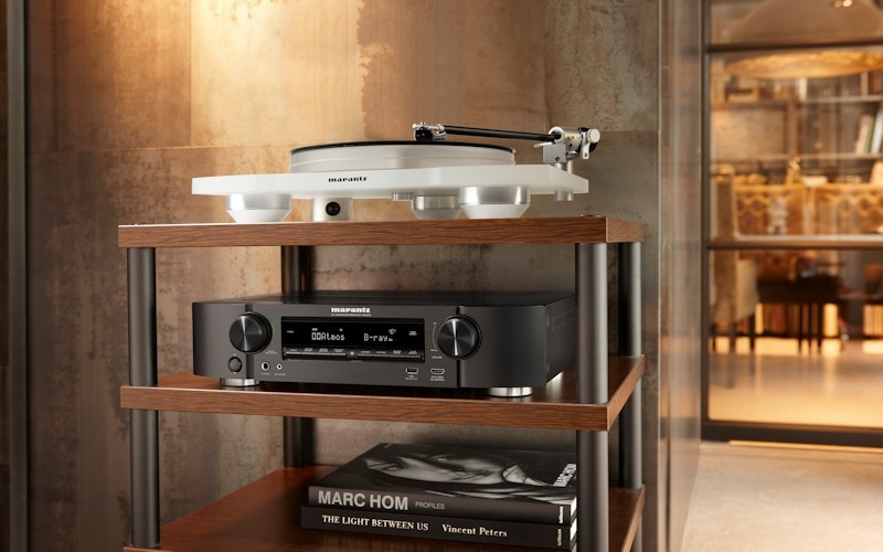 Marantz_NR1609_TT15_Lifestyle.jpg