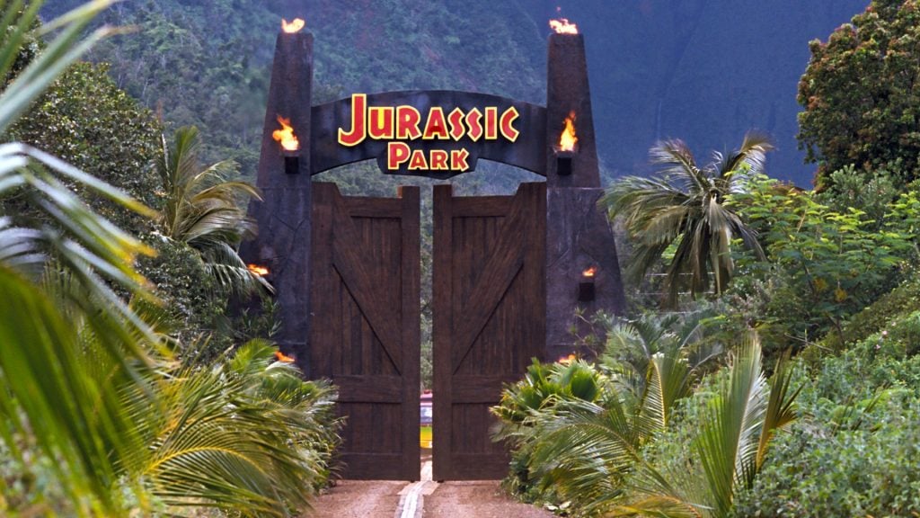 jurassic_park_gate-1024x576.jpg